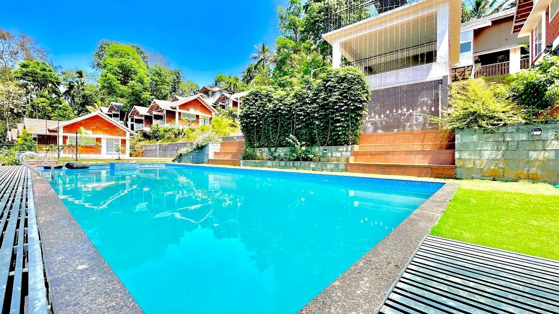 Monarda Resort Padinjarathara Bed & Breakfast